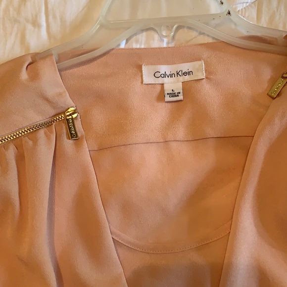 Calvin Klein - Picture 5 of 7